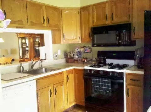 705 Maplecrest Rd, Edison, NJ 08820 photo 6