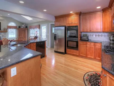 37 Maple Ave, Mendham, NJ 07945 photo 4