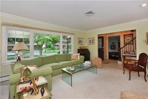 118 Trinity Ct, Paramus, NJ 07652 photo 3