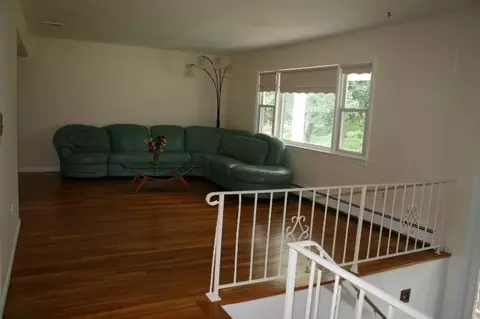 570 Coolidge Pl, Paramus, NJ 07652 photo 4