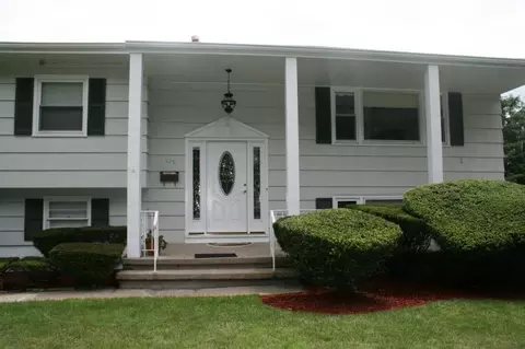 570 Coolidge Pl, Paramus, NJ 07652 photo 3