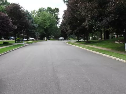 46 Gibbs Dr, Wayne, NJ 07470 photo 2