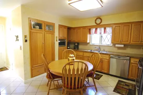 75 Legion Pl, Paramus, NJ 07652 photo 9