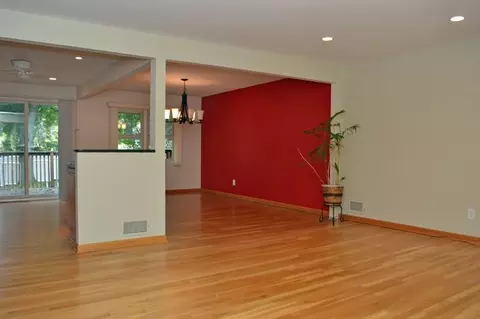 354 Maplewood Dr, Paramus, NJ 07652 photo 4