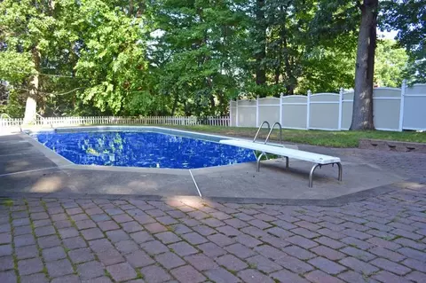 354 Maplewood Dr, Paramus, NJ 07652 photo 15