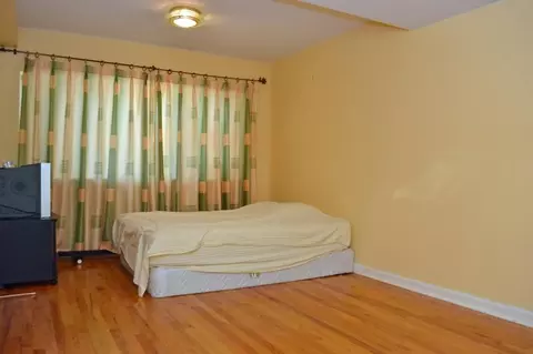 354 Maplewood Dr, Paramus, NJ 07652 photo 12