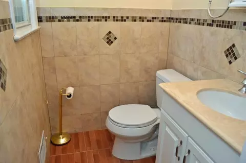 354 Maplewood Dr, Paramus, NJ 07652 photo 9
