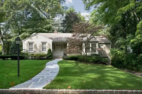 16 Brook Ct, Summit, NJ 07901 photo 1