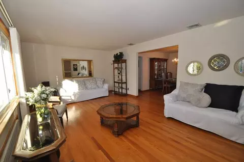 76 Terhune Rd, Clark, NJ 07066 photo 4