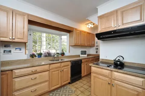 875 Hillside Ave, Mountainside, NJ 07092 photo 9
