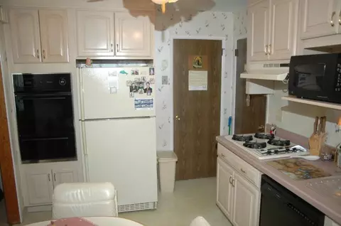 6 Glen Gary Rd, Middlesex, NJ 08846 photo 2