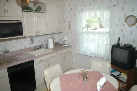 6 Glen Gary Rd, Middlesex, NJ 08846 photo 3