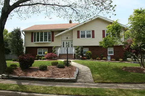 1 Oxford Ct, Paramus, NJ 07652 photo 3