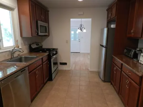29 Laurel Dr, Springfield, NJ 07081 photo 2