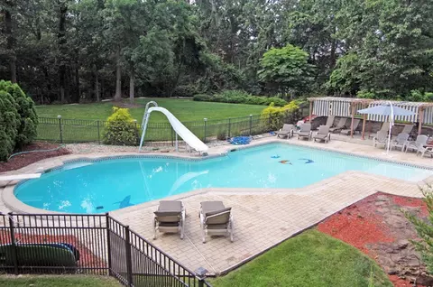 132 Eileen Dr, Cedar Grove, NJ 07009 photo 4