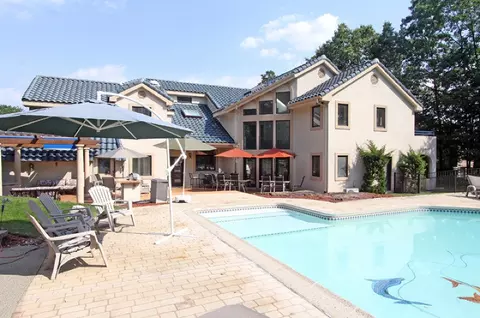 132 Eileen Dr, Cedar Grove, NJ 07009 photo 2