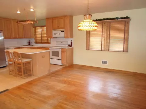 43 Sandra Ln, Wayne, NJ 07470 photo 4