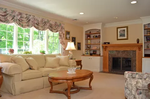 21 Twinbrook Ct, Ramsey, NJ 07446 photo 2