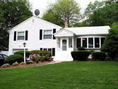 6 Willis Dr, Closter, NJ 07624 photo 1