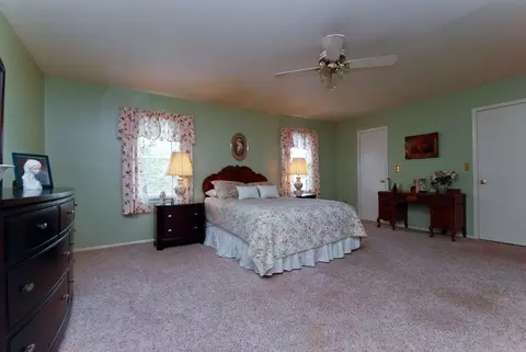 14 Hickory Ct, Middlesex, NJ 08846 photo 9