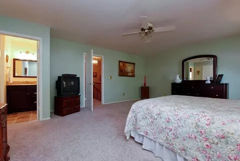 14 Hickory Ct, Middlesex, NJ 08846 photo 8