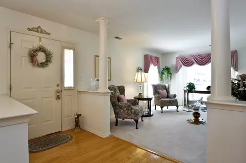 16 Clark Ct, Basking Ridge, NJ 07920 photo 2