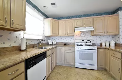 16 Clark Ct, Basking Ridge, NJ 07920 photo 13