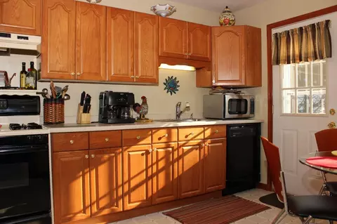 111 Lee Dr, Middlesex, NJ 08846 photo 5