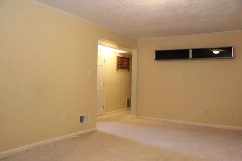 111 Lee Dr, Middlesex, NJ 08846 photo 12