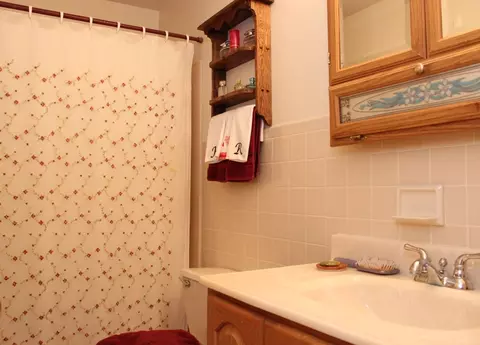 111 Lee Dr, Middlesex, NJ 08846 photo 6