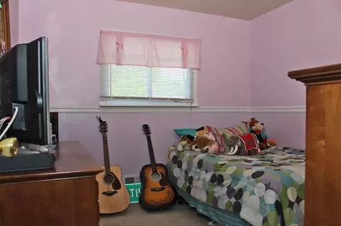 111 Lee Dr, Middlesex, NJ 08846 photo 9