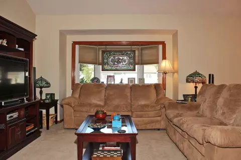 111 Lee Dr, Middlesex, NJ 08846 photo 3
