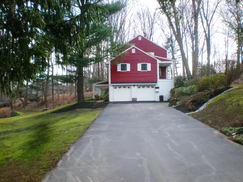 24 Hess Ct, Upper Saddle River, NJ 07458 photo 2