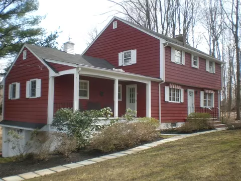 24 Hess Ct, Upper Saddle River, NJ 07458 photo 1