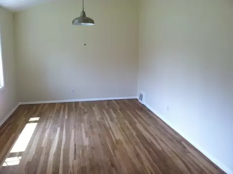 320 Clinton Ave, Middlesex, NJ 08846 photo 8