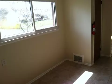 320 Clinton Ave, Middlesex, NJ 08846 photo 10