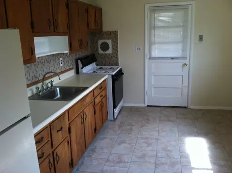 320 Clinton Ave, Middlesex, NJ 08846 photo 9