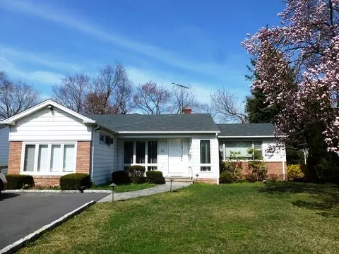 68 Warwick Cir, Springfield, NJ 07081 photo 1