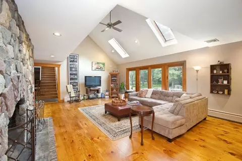 7 Christopher Pl, Saddle River, NJ 07458 photo 2