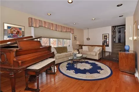 7 Berry Dr, Wayne, NJ 07470 photo 2