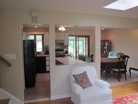37 Taylor St, Dover, NJ 07801 photo 2