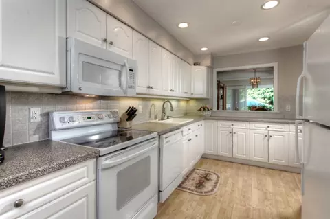 8 Riggs Ct, Basking Ridge, NJ 07920 photo 5