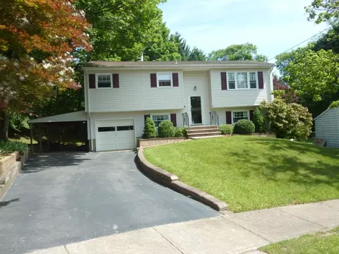 8 Jay Ct, Hackettstown, NJ 07840 photo 2