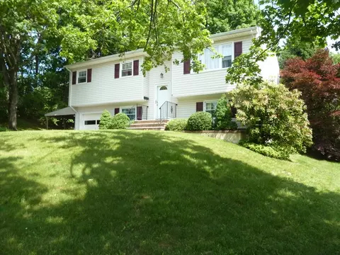 8 Jay Ct, Hackettstown, NJ 07840 photo 1
