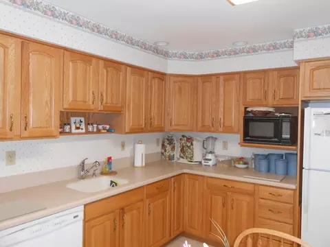 9 Sycamore Rd, Middlesex, NJ 08846 photo 3