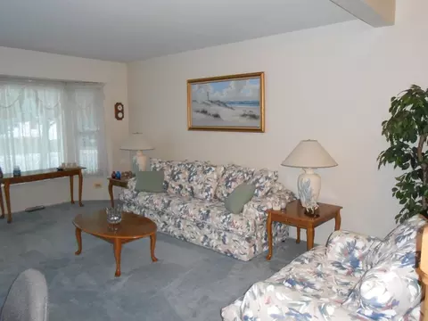 9 Sycamore Rd, Middlesex, NJ 08846 photo 4
