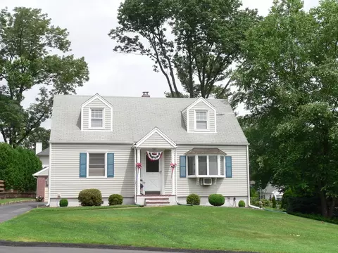 262 Macdonald Dr, Wayne, NJ 07470 photo 1