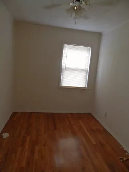 416 Cook Ave, Middlesex, NJ 08846 photo 5