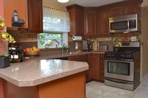 37 Stuart St, Waldwick, NJ 07463 photo 4