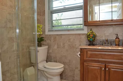 37 Stuart St, Waldwick, NJ 07463 photo 7